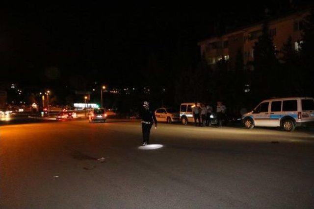 Cipin &Ccedil;arptığı &Uuml;niversiteli Yaralandı, Mahalleli Yolu Kapattı 2