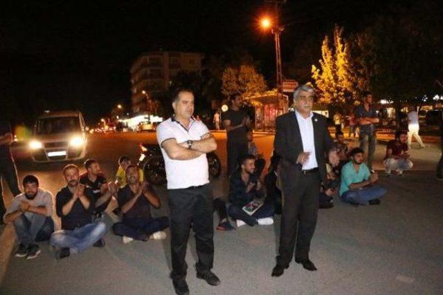 Cipin &Ccedil;arptığı &Uuml;niversiteli Yaralandı, Mahalleli Yolu Kapattı 3