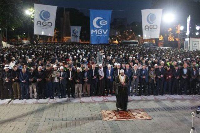 Ayasofya Meydanı nda  fetih Namazı  Kılındı 1