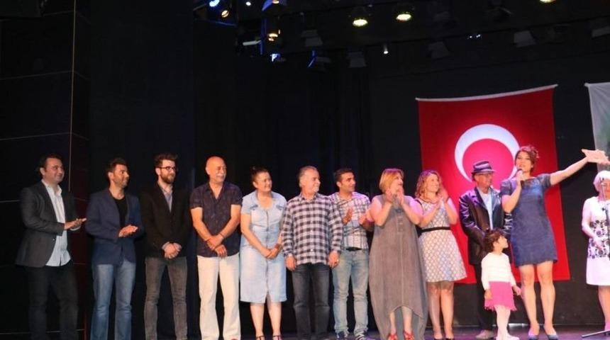 K&uuml;&ccedil;&uuml;k Sakar Cadı, &rsquo;en İyi &Ccedil;ocuk Oyunu&rsquo; &Ouml;d&uuml;l&uuml;n&uuml; Aldı