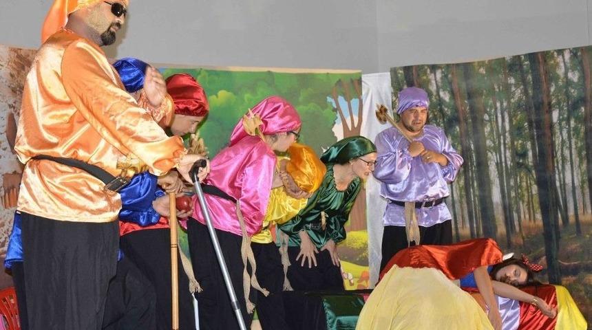 Engellilerin Sorunlarına Tiyatroyla Dikkat &Ccedil;ektiler