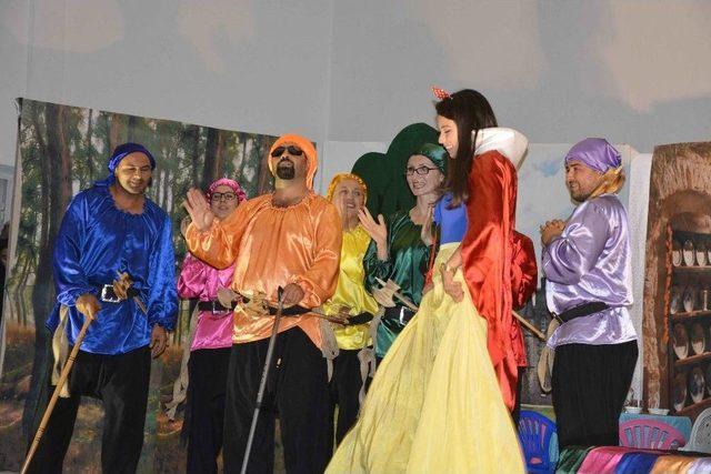 Engellilerin Sorunlarına Tiyatroyla Dikkat &Ccedil;ektiler 2