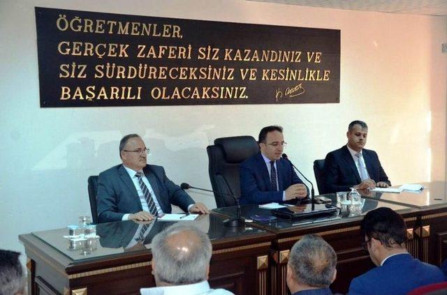 Vali Çataklı, Okul Aile Birliği Başkanlarıyla Toplantı Yaptı 1