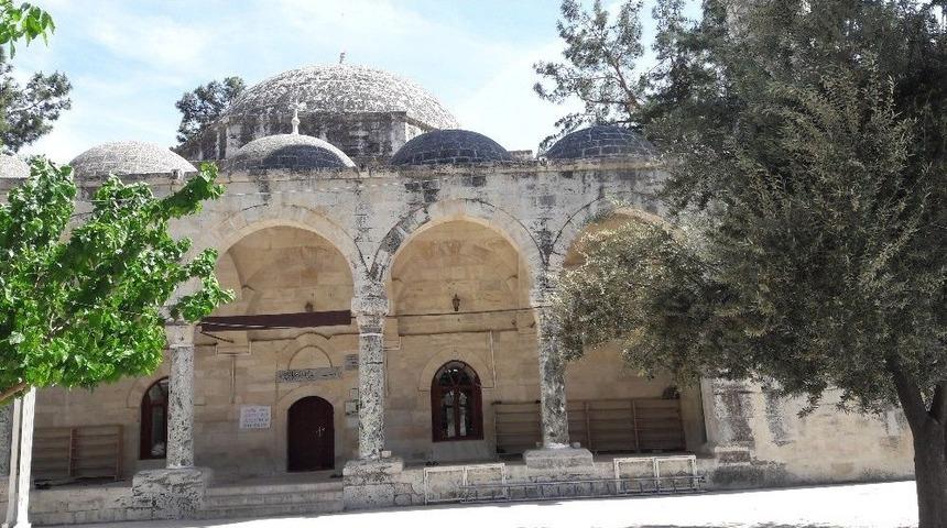 Laal Paşa Camii Ramazan &Ouml;ncesi Restore İ&ccedil;in Kapandı, Vatandaş Tepkili