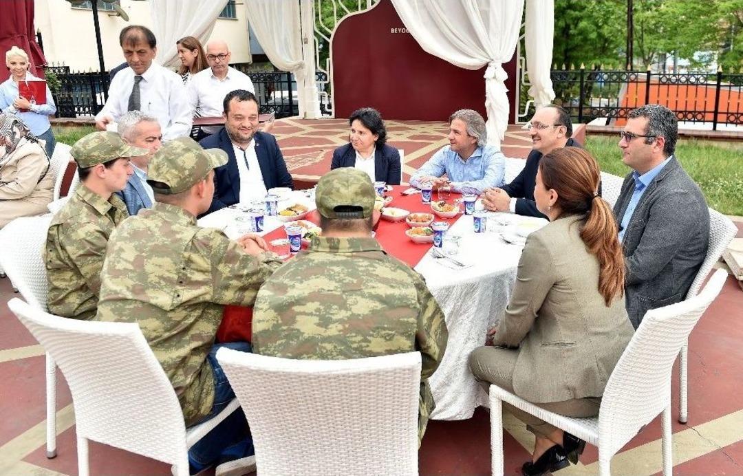 Engelli Gen&ccedil;lerin Askerlik Sevinci