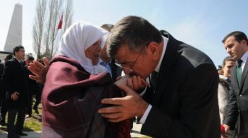 Niğde Belediye Başkanı Faruk Akdoğan Anneler G&uuml;n&uuml;&rsquo;n&uuml; Kutladı