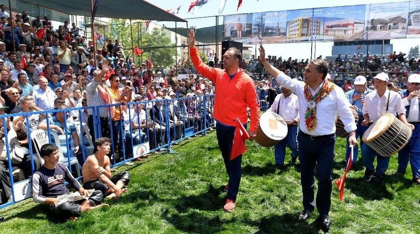 Başkan Uysal&rsquo;dan Pazar G&uuml;nk&uuml; Yağlı G&uuml;reşlere Davet