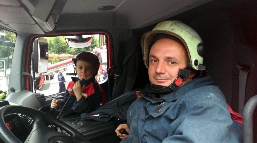 (&ouml;zel Haber) İtfaiyeciler, Arkadaşlarının Kanser Hastası Oğluna Destek İ&ccedil;in Sa&ccedil;larını Kazıttı