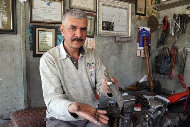 Bir Doçent Ve 2 Bıçak Ustası, Çeliği 10 Kat Daha Güçlü Üretmeyi Başardı