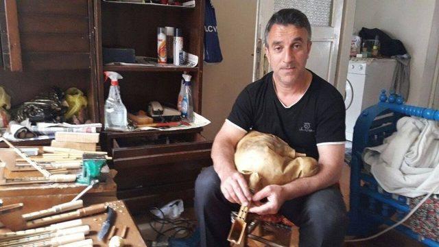 Evinin Bir Odasını Tulum Atölyesine Çevirdi