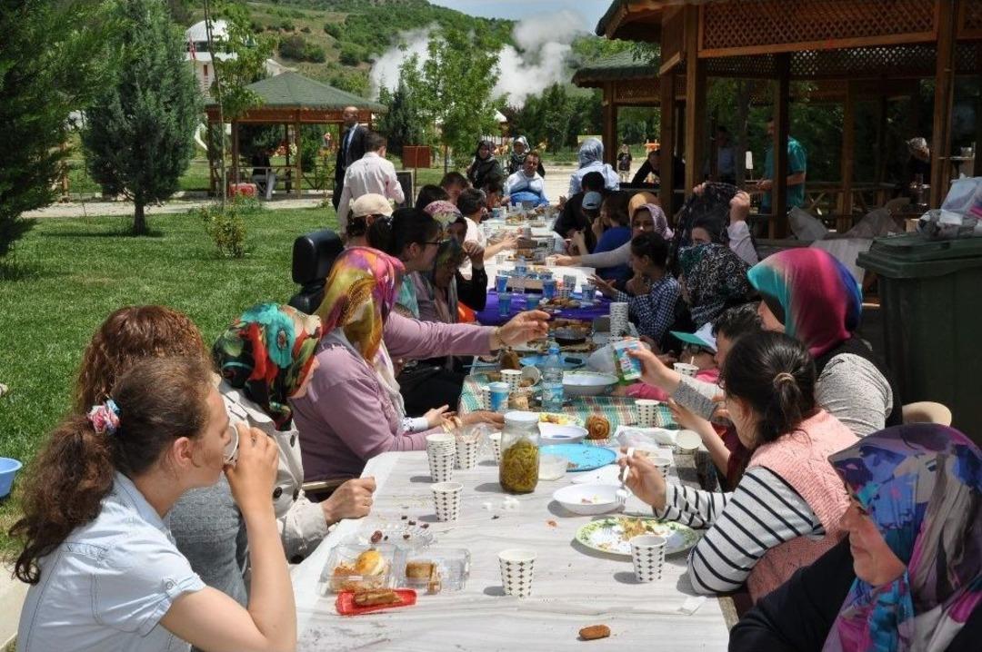 Simav&rsquo;da Engelli Vatandaşlar Piknikte Buluştu