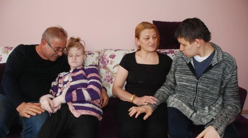 Her Anneler G&uuml;n&uuml; G&ouml;z Yaşı D&ouml;k&uuml;yor