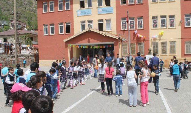 (özel Haber) Kato Dağı Zirvesinde Operasyon, Eteklerinde İse Davul Zurnalı Kermes