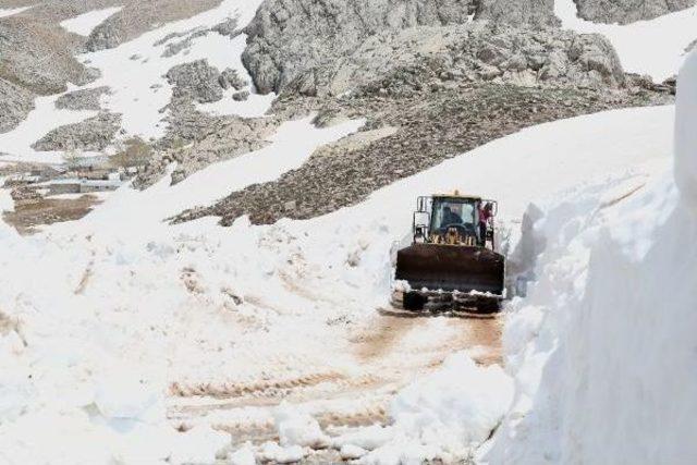 Antalya Yaz Ve Kışı Aynı Anda Yaşıyor