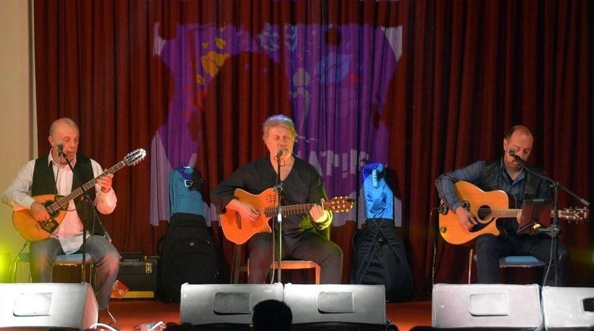 Grup G&uuml;ndoğarken Alternatif Sahnede Sevenleriyle Buluştu