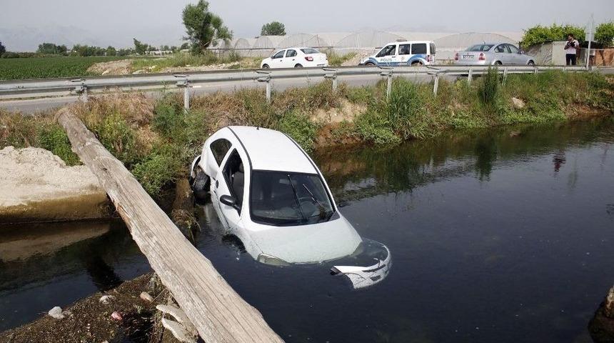 Sulama Kanalına D&uuml;şen Aracın S&uuml;r&uuml;c&uuml;s&uuml; Kayıplara Karıştı
