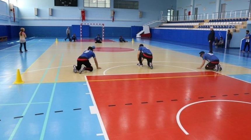 Engelliler G&uuml;n&uuml;ne &Ouml;zel Goalball Ma&ccedil;