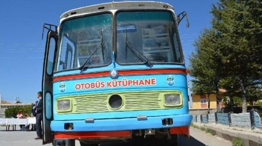 33 Yıl Yolcu Taşıyan Otob&uuml;s, K&uuml;t&uuml;phane Oldu