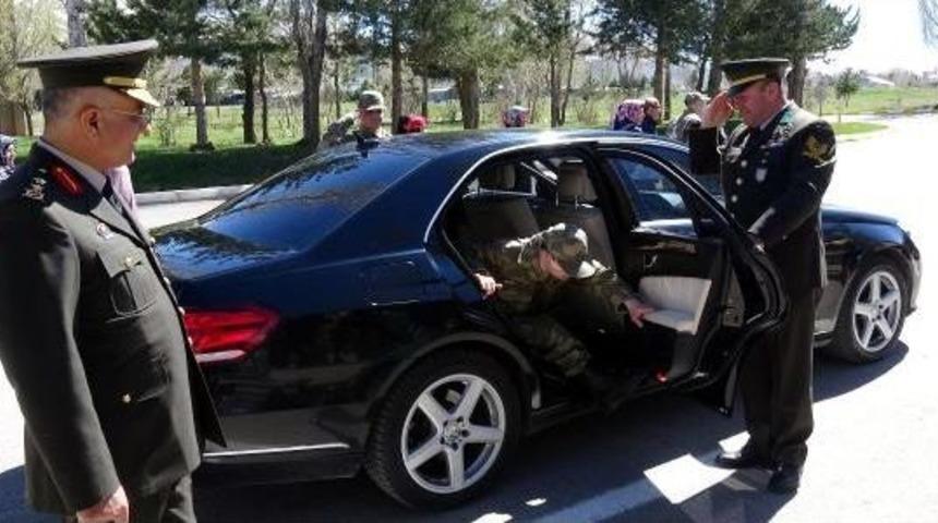 Hem Askerlik Hem De Komutanın Makam Aracına Binme Hayali Ger&ccedil;ek Oldu