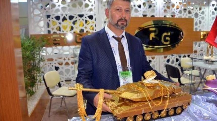 15 Temmuz Şehitleri Anısına 8 Kilo Altından Tank Yaptı