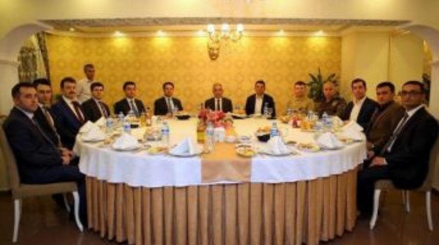 Hakkari&rsquo;de Tayini &Ccedil;ıkan Hakim Ve Savcılara Veda Yemeği