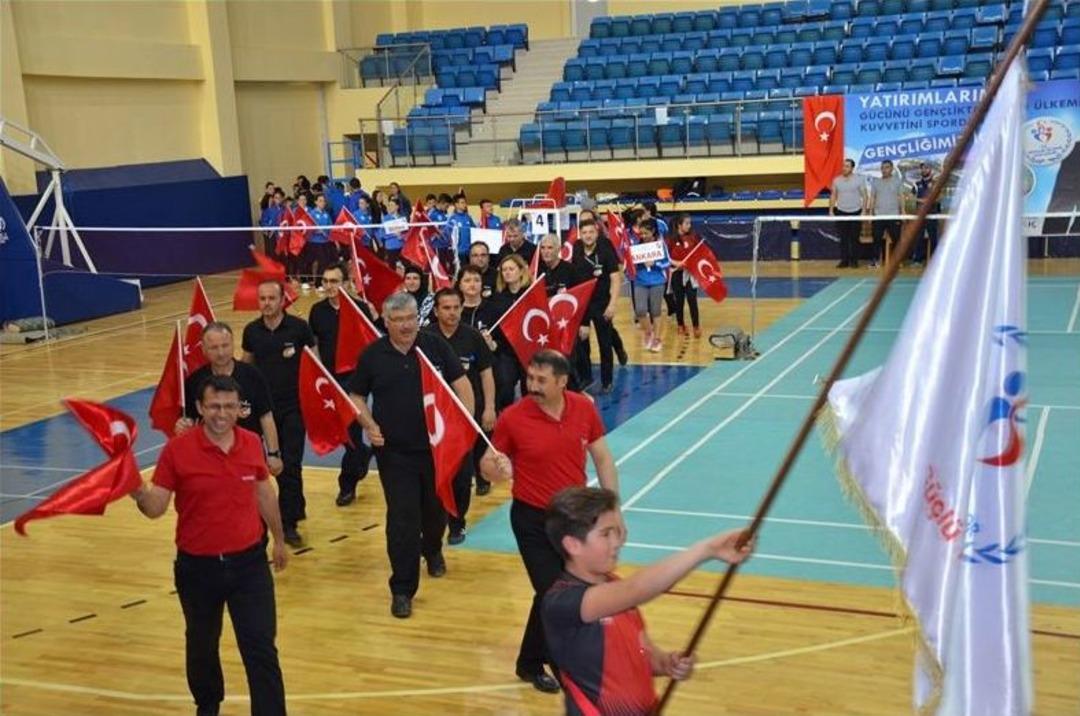 Anadolu Yıldızlar Ligi Badminton T&uuml;rkiye Finali Coşkuyla Başladı