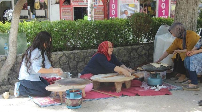 Yardımsever Polis Eşleri Kermeste Buluştu
