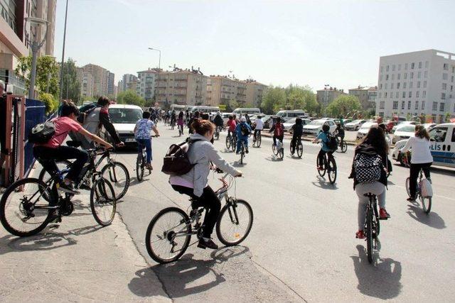 Tekden Öğrencileri Bisiklet Şenliği İle Stres Attı