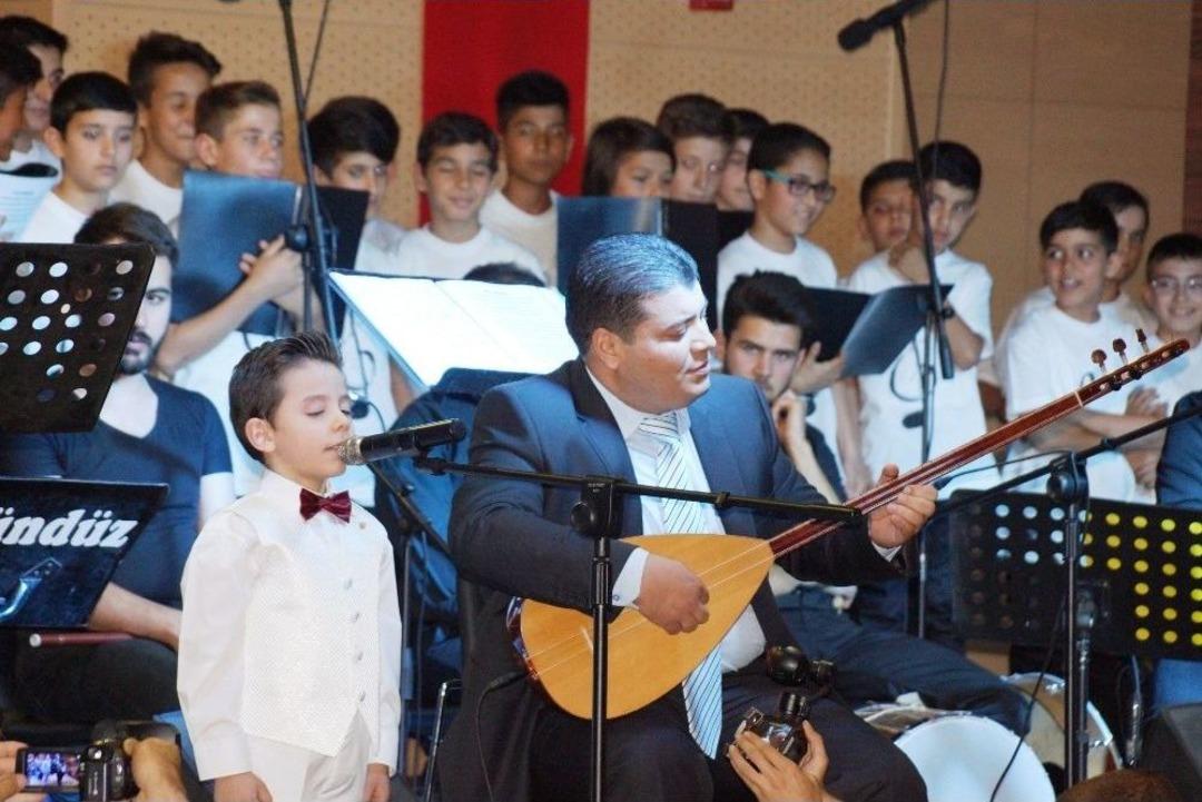 Germencikli &Ouml;ğrencilerden T&uuml;rk&uuml; Ziyafeti