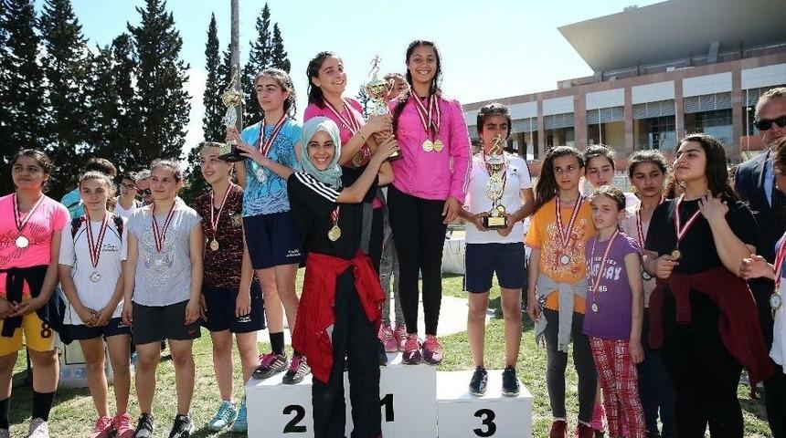 Gen&ccedil; Atletler Madalya İ&ccedil;in Ter D&ouml;kt&uuml;