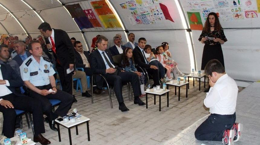 Depremzede &Ccedil;ocuklar Annelerini Unutmadı