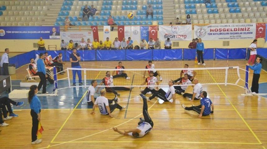 Adana&rsquo;da Oturarak Voleybol Heyecanı