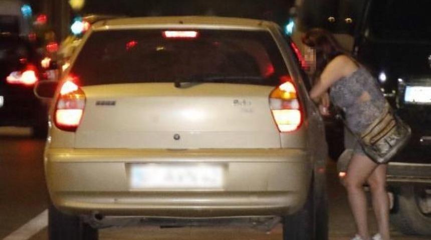 D&uuml;nyaca &Uuml;nl&uuml; Sahil Bandında Fuhuş Pazarlığı