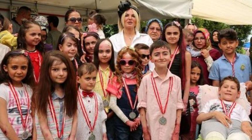 Fulden Uras, 'kelebek Hastası' &Ccedil;ocuklarla Buluştu