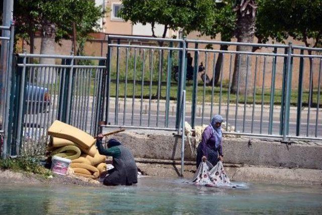 Adana'da Sıcaktan Bunalanlar Serin Yerlere Koştu