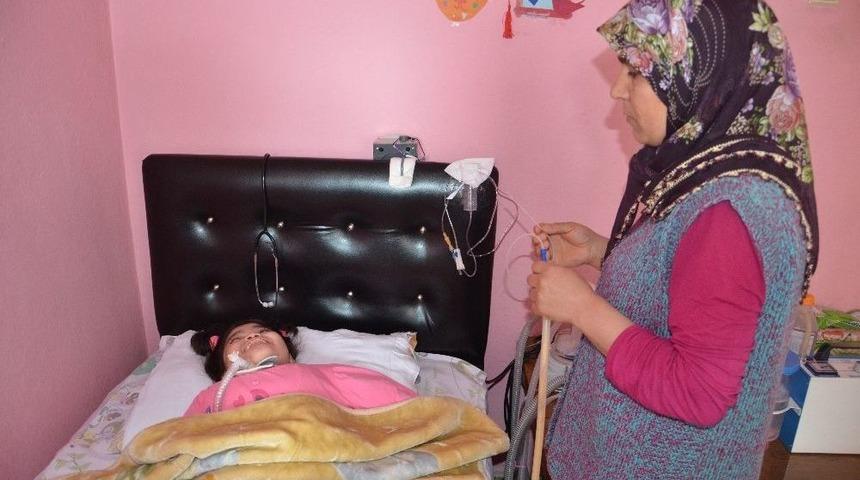 (&ouml;zel Haber) 7 Yıldır T&uuml;m Hayatını Kızına Adadı