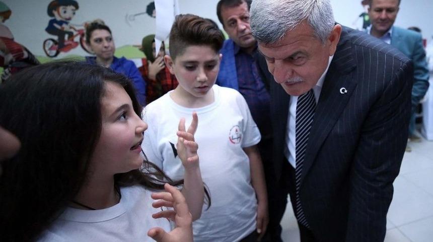 Başkan Karaosmanoğlu, &ldquo;bilim Yolunda &Ouml;ğrencilerimizin Destek&ccedil;isiyiz&rdquo;