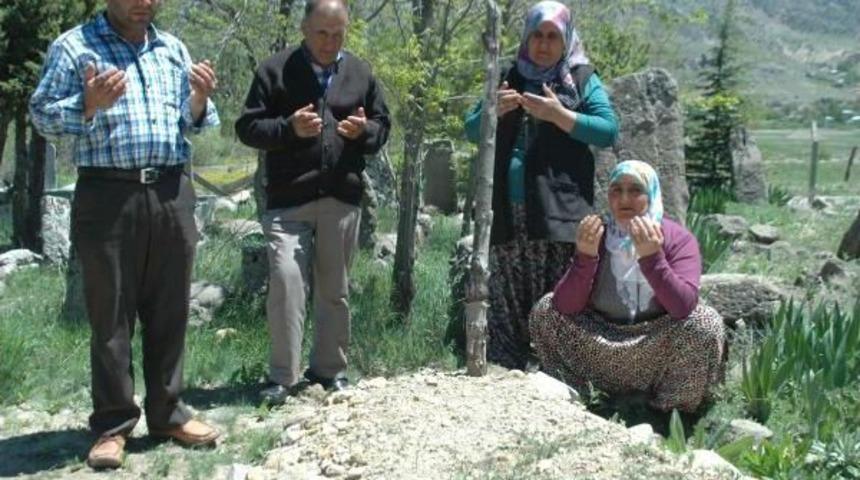 15 Temmuz Gecesi Intihar Eden Astsubayın Annesi Oğluna Şehitlik Istiyor
