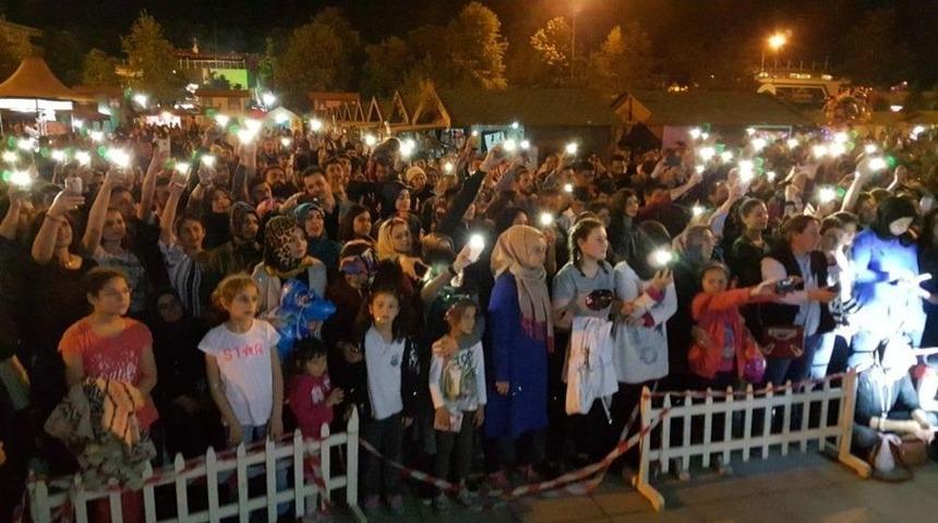 Toprak, D&uuml;zceliler İ&ccedil;in S&ouml;yledi