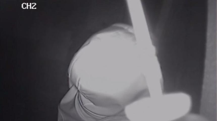 Acemi Hırsız Kameradan Ka&ccedil;arken Kameraya Yakalandı