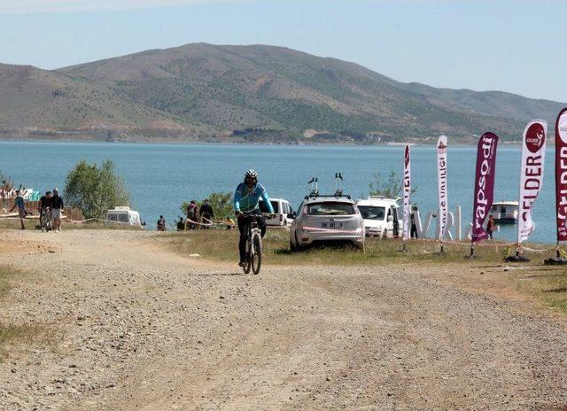 Festivalde, Bisiklet Yarışları Ve Yamaç Paraşütü Renkli Görüntüler Oluşturdu