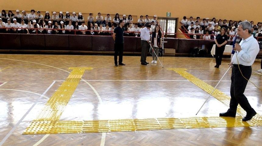 Mersin&rsquo;de Engelliler Ş&ouml;leni S&uuml;r&uuml;yor