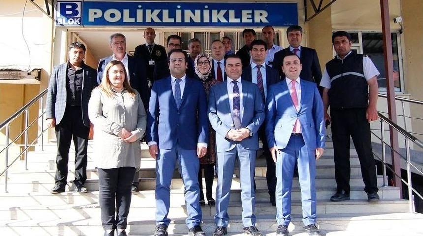 Yeni Doğan Bebeklere İlk Hediyeleri Kaymakam Yaşar&rsquo;dan