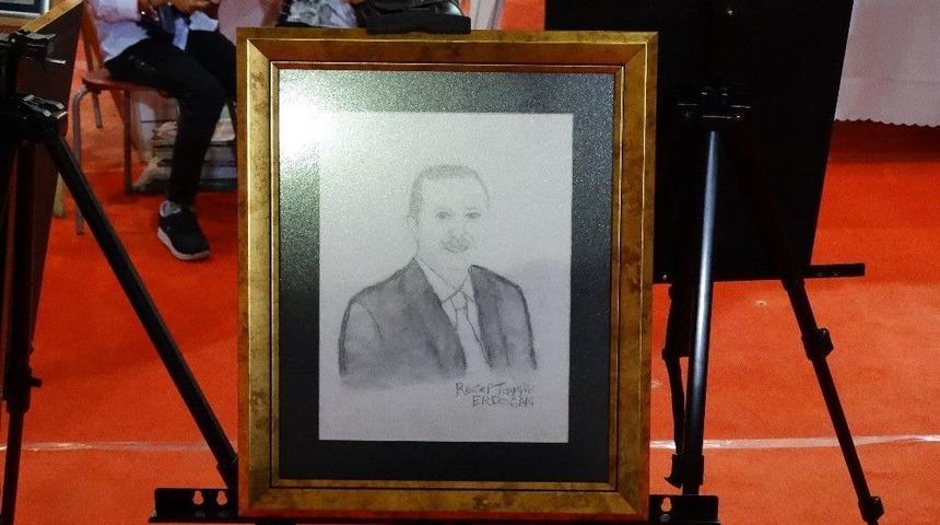 Cumhurbaşkanını &Ccedil;izen Engelli G&uuml;lşah, Sergi A&ccedil;tı