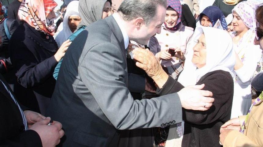 Başkan Do&ccedil;. Dr. &Ouml;zg&ouml;k&ccedil;e&rsquo;in Anneler G&uuml;n&uuml; Mesajı