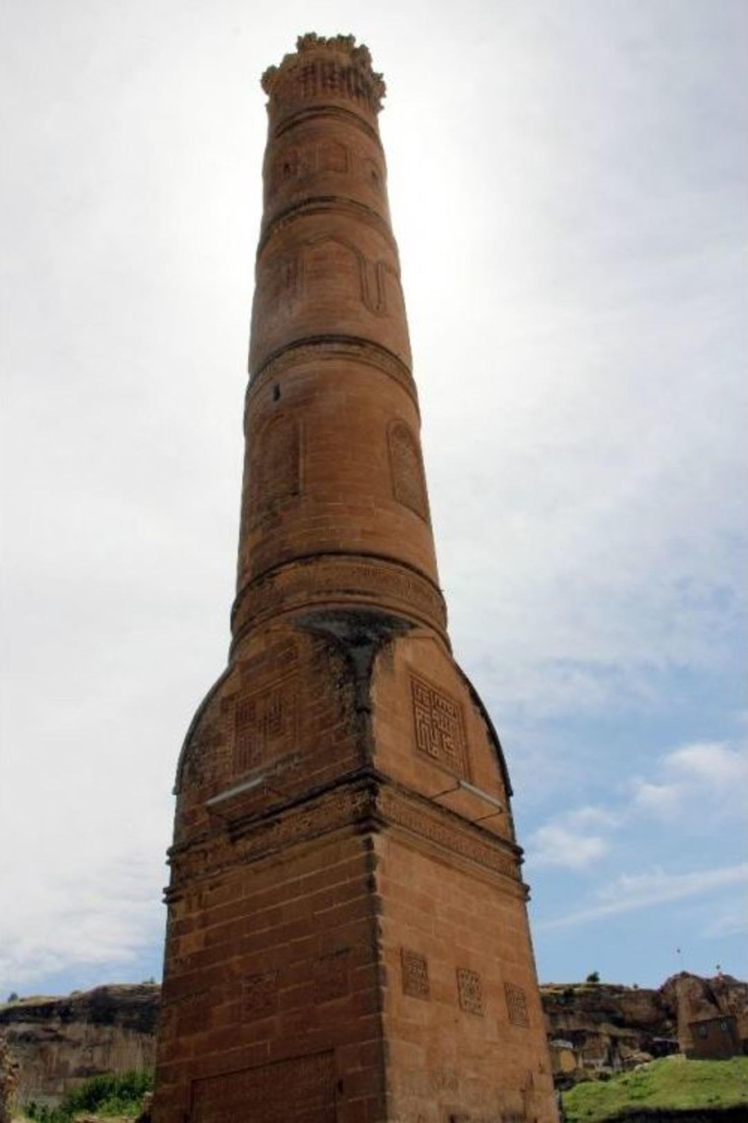 Zeynel Bey T&uuml;rbesi Yeni Yerinde Ziyaret&ccedil;ilerini Ağırladı