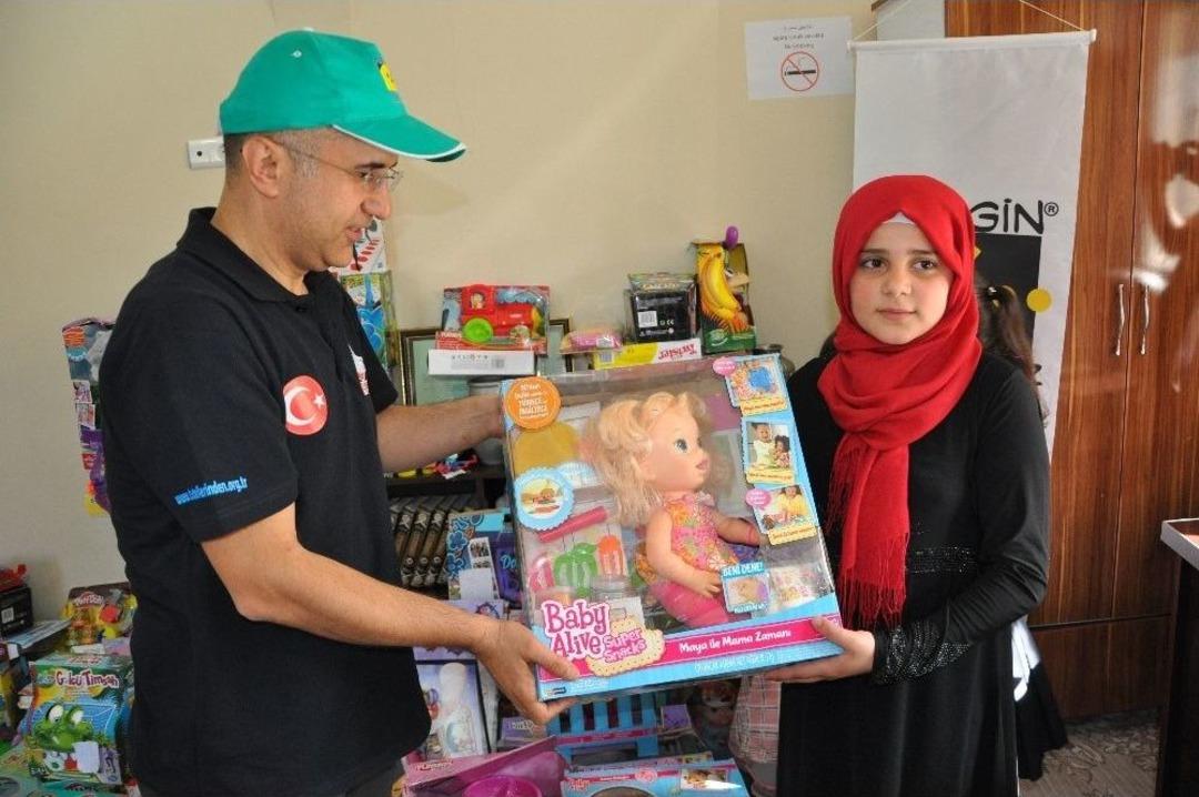 Reyhanlı&rsquo;da, Suriyeli Yetim &Ccedil;ocuklar Sevindirildi