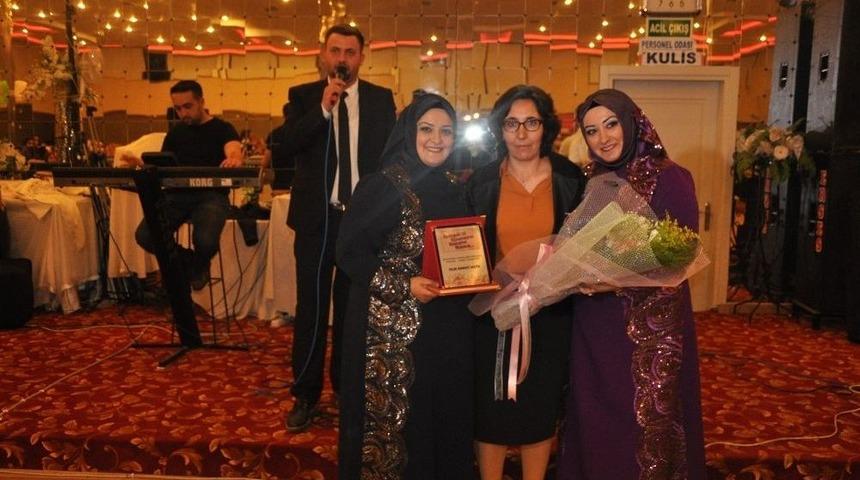 Boz&uuml;y&uuml;kl&uuml; Hanımların Anneler G&uuml;n&uuml; Buluşması Yoğun İlgi G&ouml;rd&uuml;