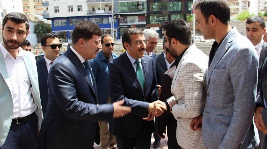 Bakan T&uuml;fenkci&rsquo;den, Ak Parti İl Başkanlığına Ziyaret