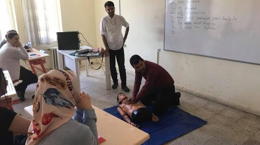 Halk Eğitim Merkezsinin İlk Yardım Kursu Devam Ediyor